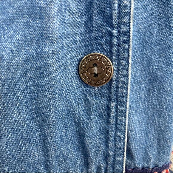Bobbie Brooks Shirt SZ L Embellished Denim Shacket Embroidered Flowers Patches - Picture 7 of 8